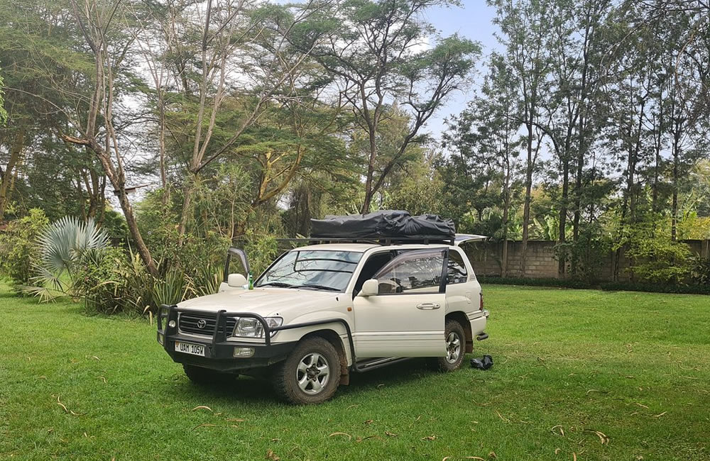 cheap land cruiser V8 with rooftop tent