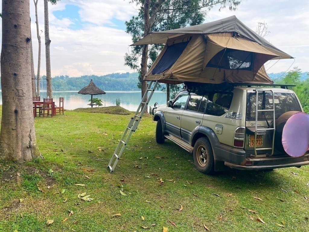 cheap land cruiser TX rental in Uganda with a rooftop tent