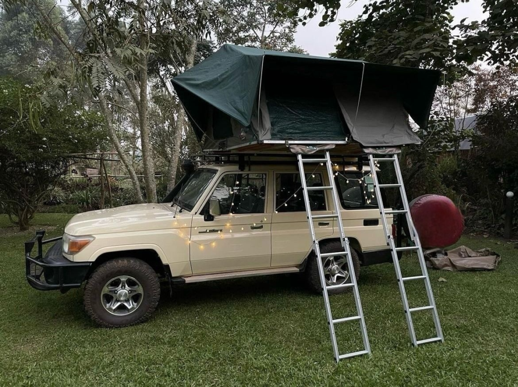 Land Cruiser Hardtop (LX) Rental Uganda with two rooftop tents