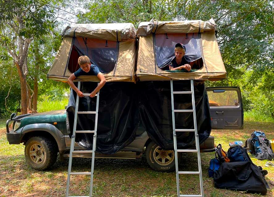 Land Cruiser TX rental Uganda with twin Rooftop Tents